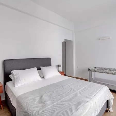 Marion Cozy Ermoúpoli