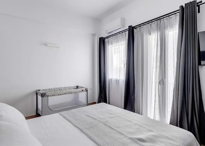 Marion Cozy Ermoúpoli