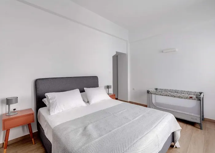 Marion Cozy Ermoúpoli