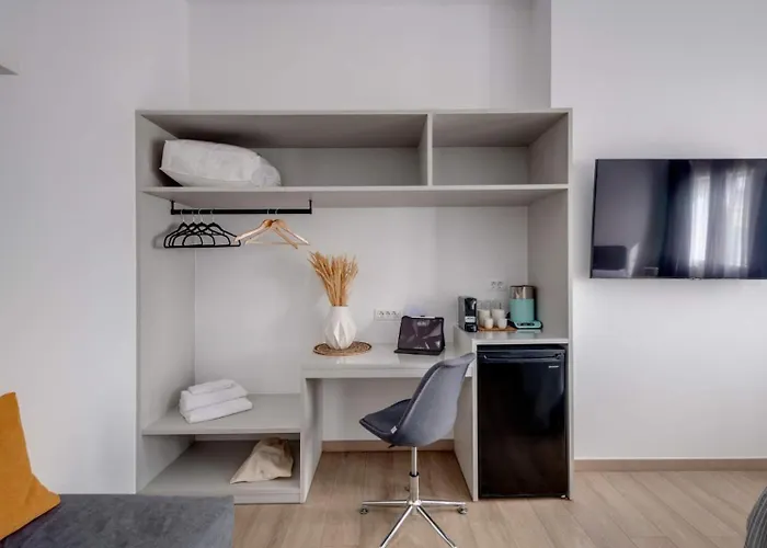 Marion Cozy Ermupoli